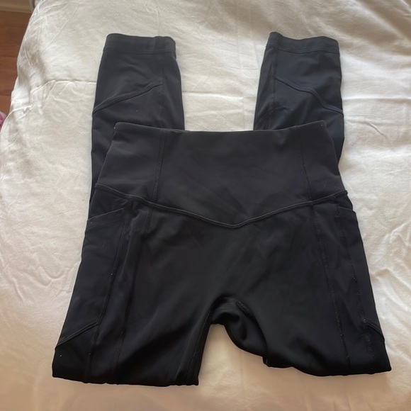 LULULEMON black athletic leggings - Picture 1 of 4